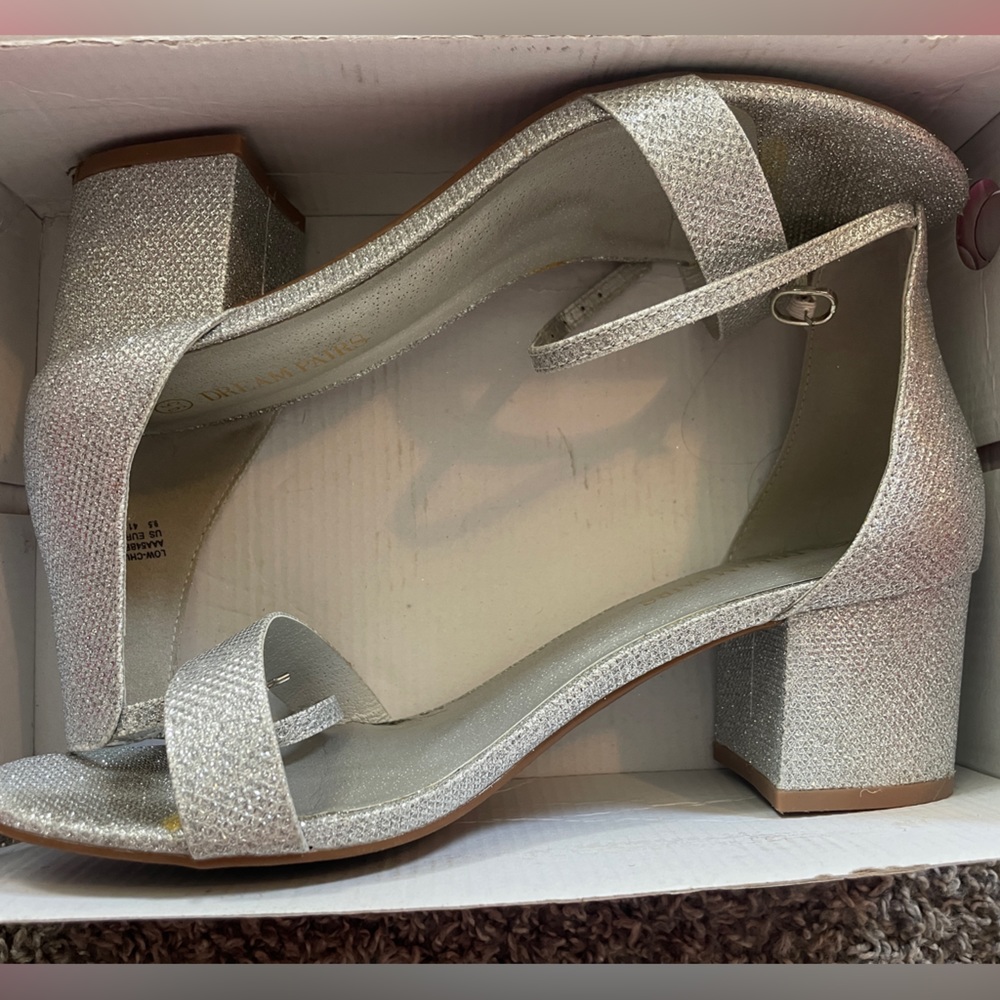 Dream Pairs Low Chunk Heels, Woman’s 9 1/2